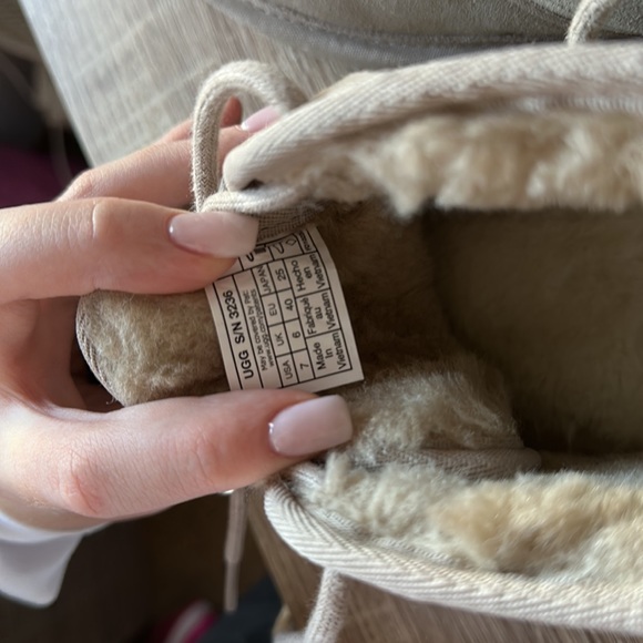 Tan ugg boots - Picture 4 of 6